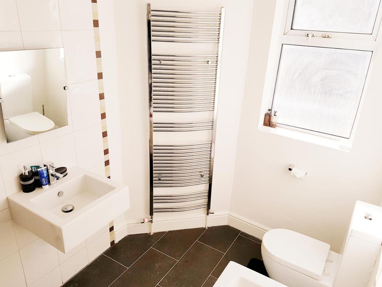 Cogie Abode Bed & Breakfast Enfield Exterior photo