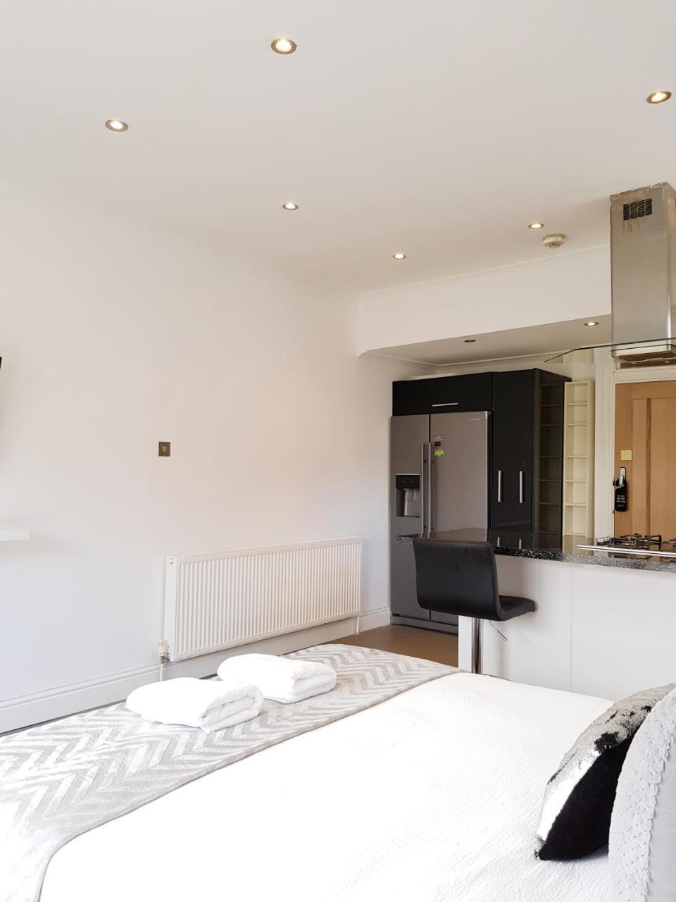 Cogie Abode Bed & Breakfast Enfield Room photo