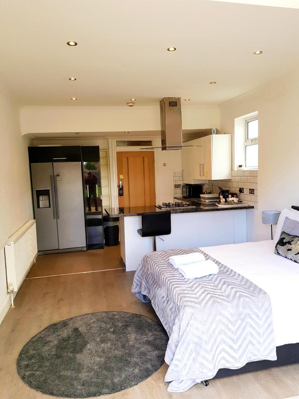 Cogie Abode Bed & Breakfast Enfield Room photo